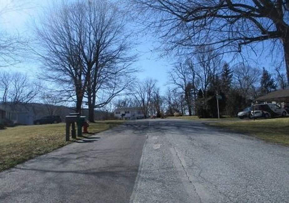 Exterior Neighborhood (street photo)