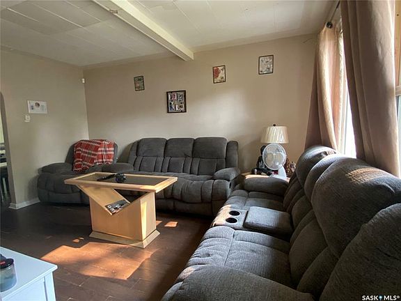 3rd image of 921 Montague St