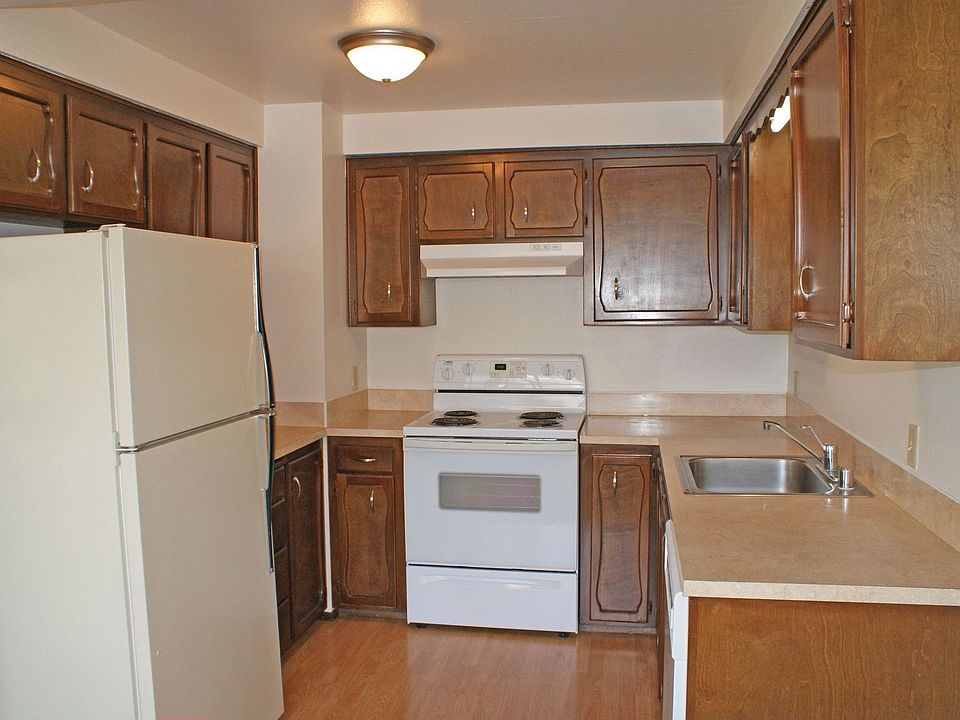 2nd image of 1612 33rd St APT 102