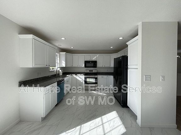 2nd image of 977 S Ballard Dr