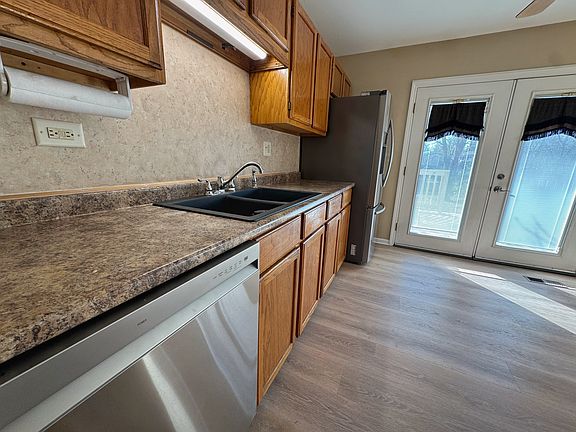 New dishwasher and plenty of cabinets