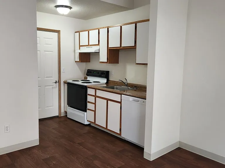 Emerald Pointe — Photo 29