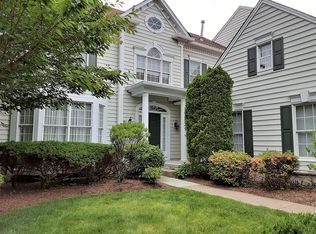 103 Twinberry Ct, Paramus, NJ 07652