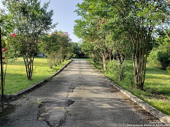 3rd image of 3941 Beckwood Dr