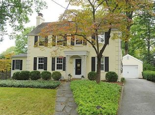 6201 Newburn Dr, Bethesda, MD 20816