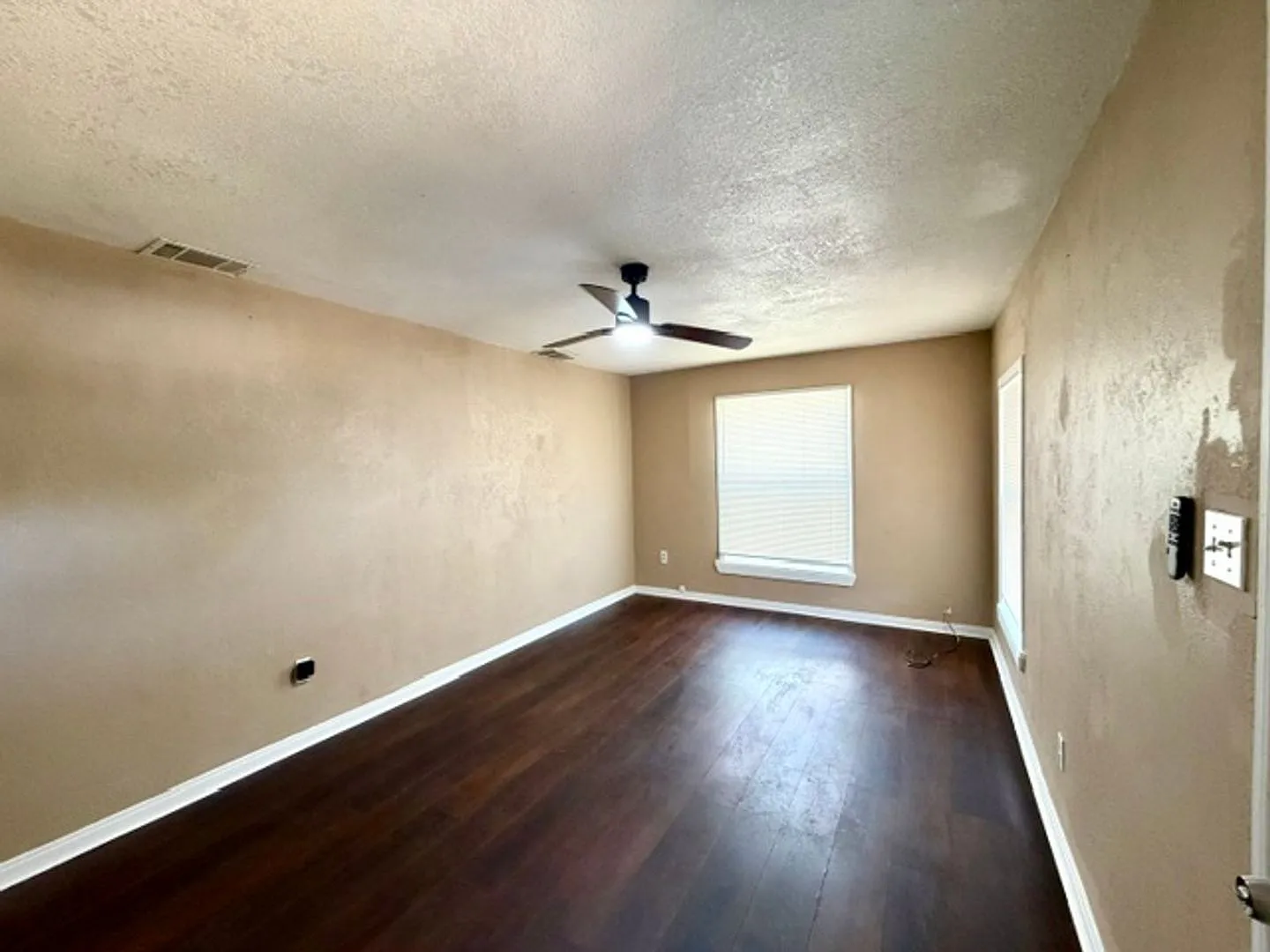 Two Living Rooms with Fenced Backyard — Photo 2