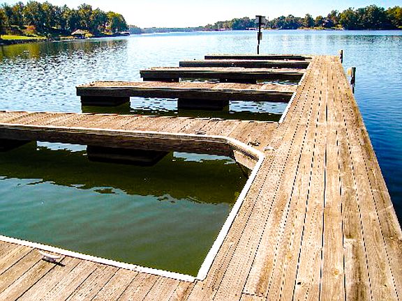 Beacon Pointe Boat Slips