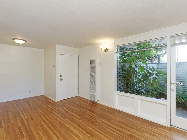 2901 Claremont Ave — Photo 1