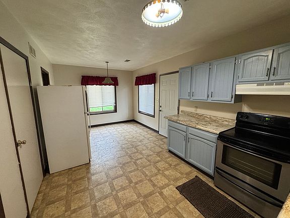 2nd image of 121 4th Ave W #3