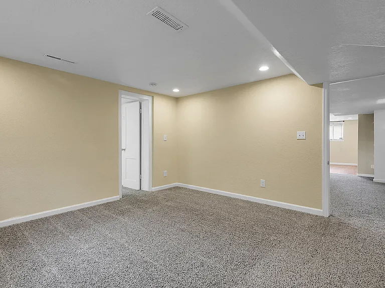 5454 S Elmwood St #5454 S ELMWOOD ST — Photo 25