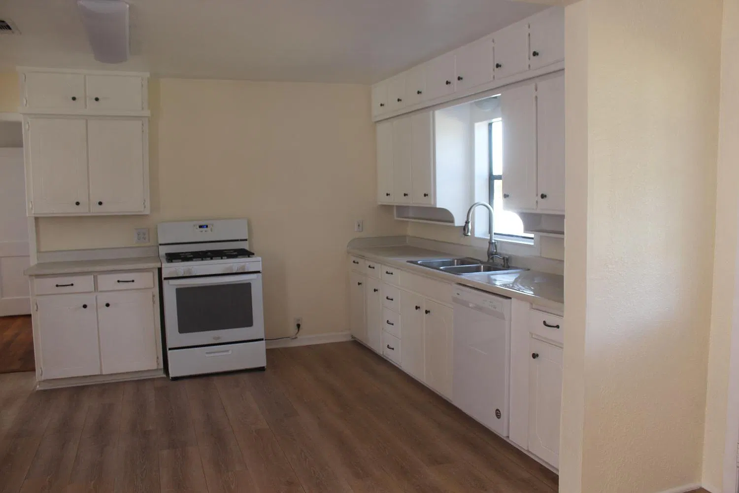 2 bed, 1080 sqft, $1,495 — Photo 4
