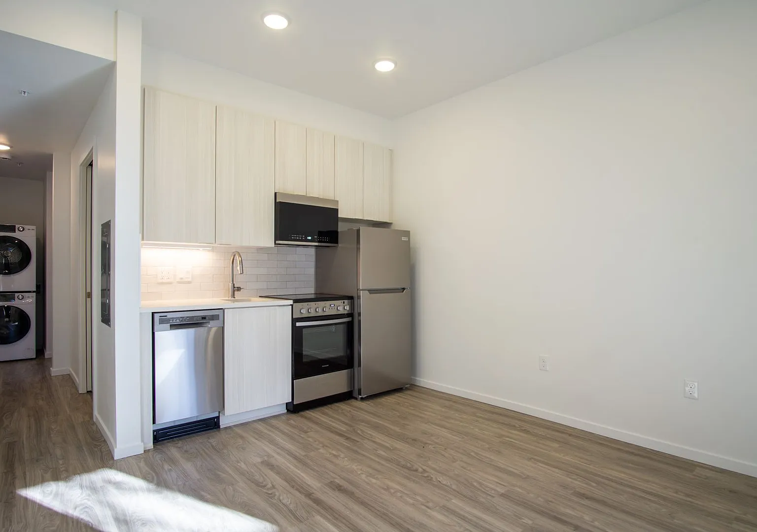 104 - Greeley Apartments PDX — Photo 2