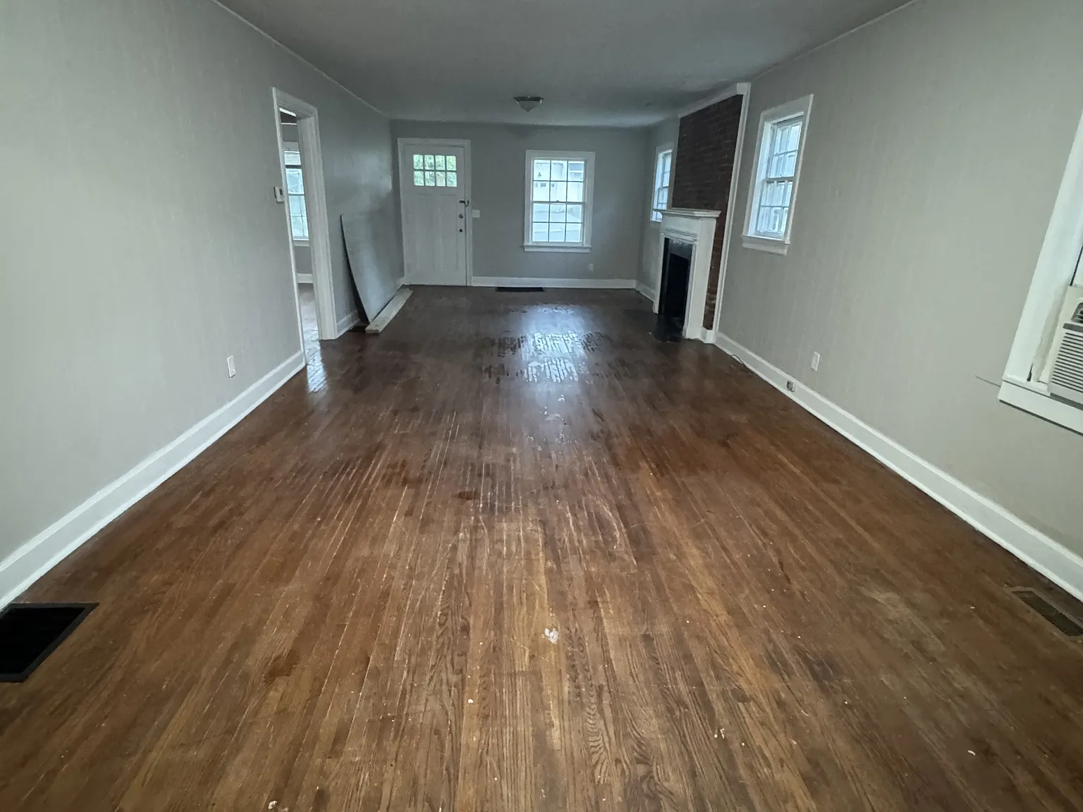 1606 E Sharpe Ave. - 1 — Photo 4