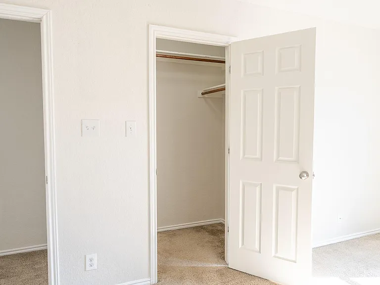 6913 Abbey Fls — Photo 44