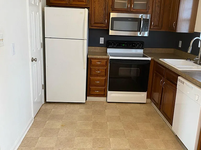 1406 River Dr — Photo 4