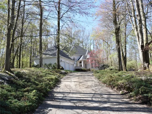 512 Jackson Park Dr, Meadville, PA 16335