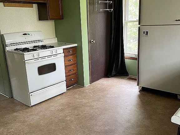 3rd image of 733 South St