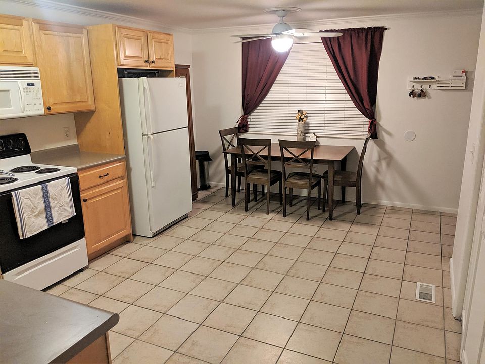 1st image of 4026 S Vernon Cir APT B