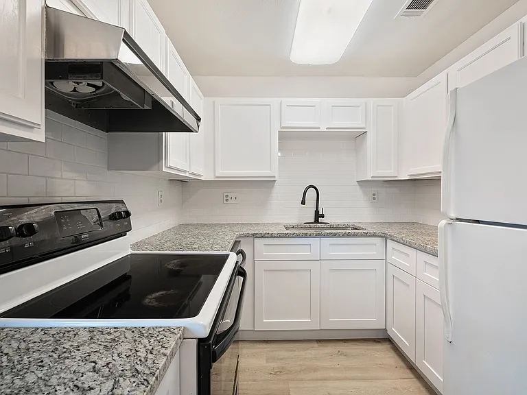 1015 E Yager Ln #147 — Photo 9
