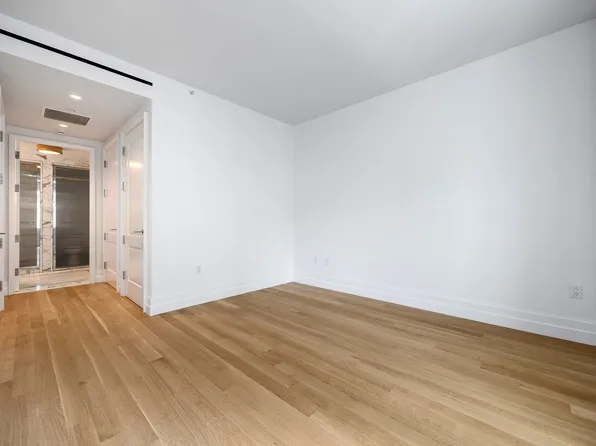 301 East 81st Street image 8 of 31