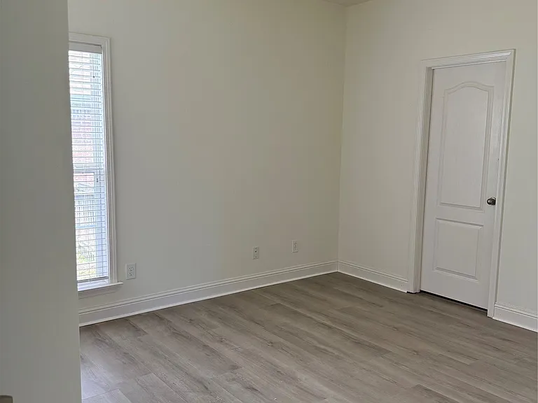 9832 Helmsley Cir — Photo 11