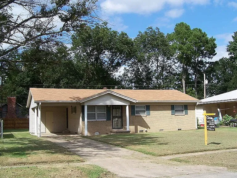 1100 Highland St — Photo 1