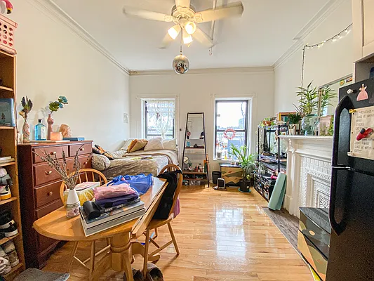 Rented by Coroi Corp | media 7