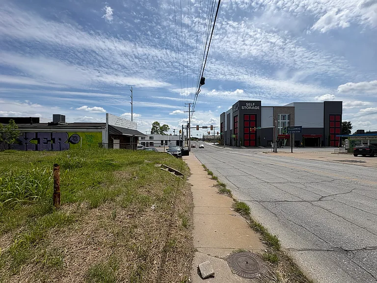 217 S Peoria Ave — Photo 1