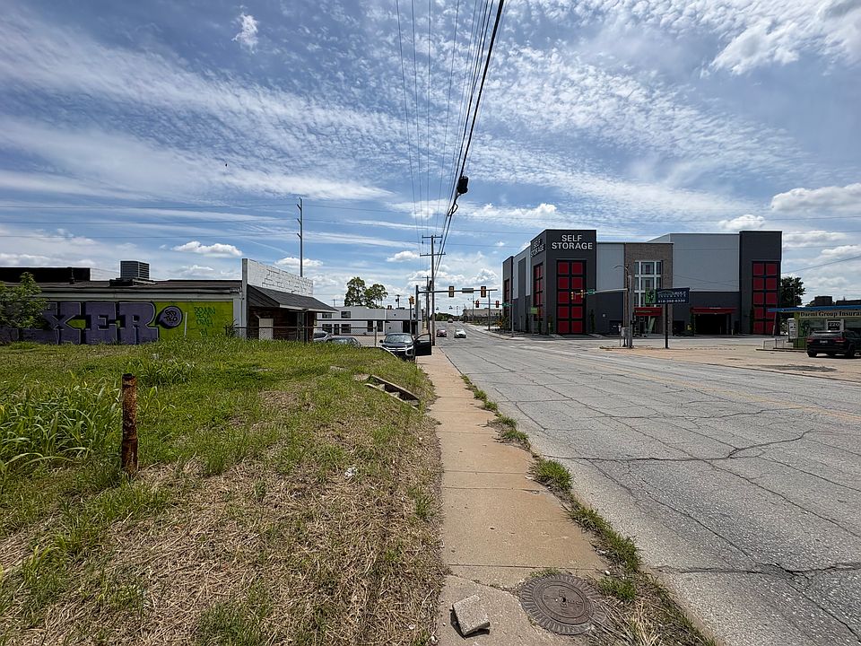 1st image of 217 S Peoria Ave