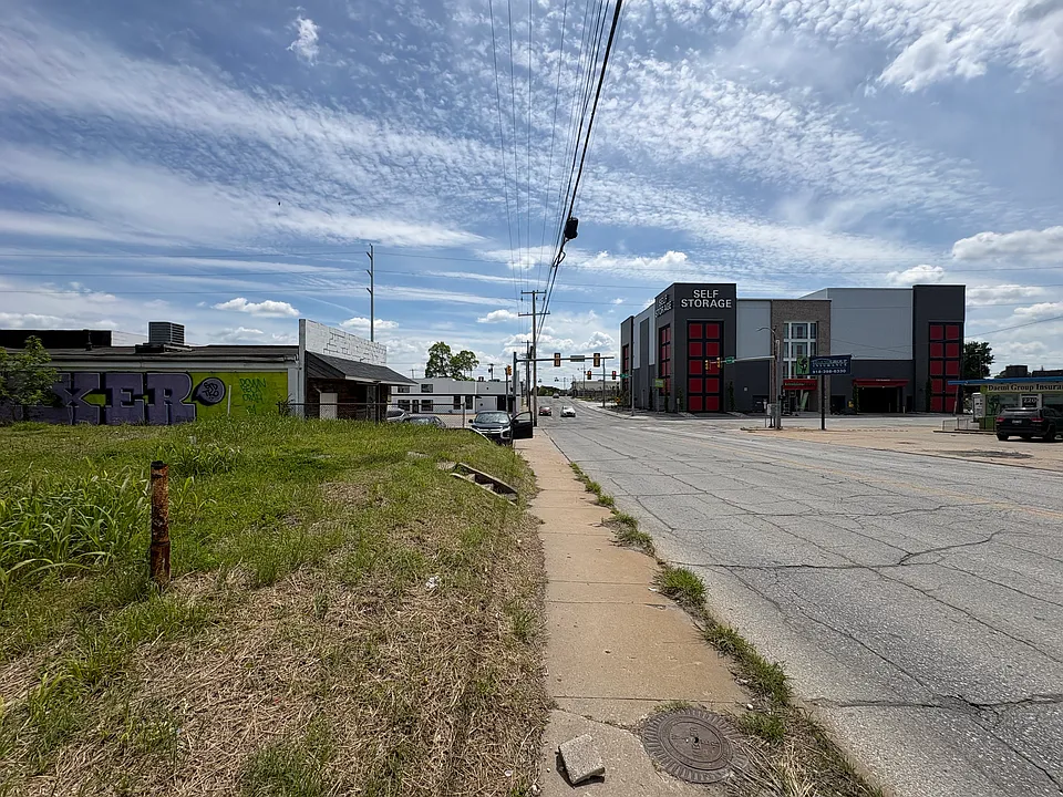 217 S Peoria Ave