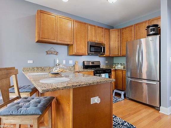 3rd image of 5541 W Edmunds St