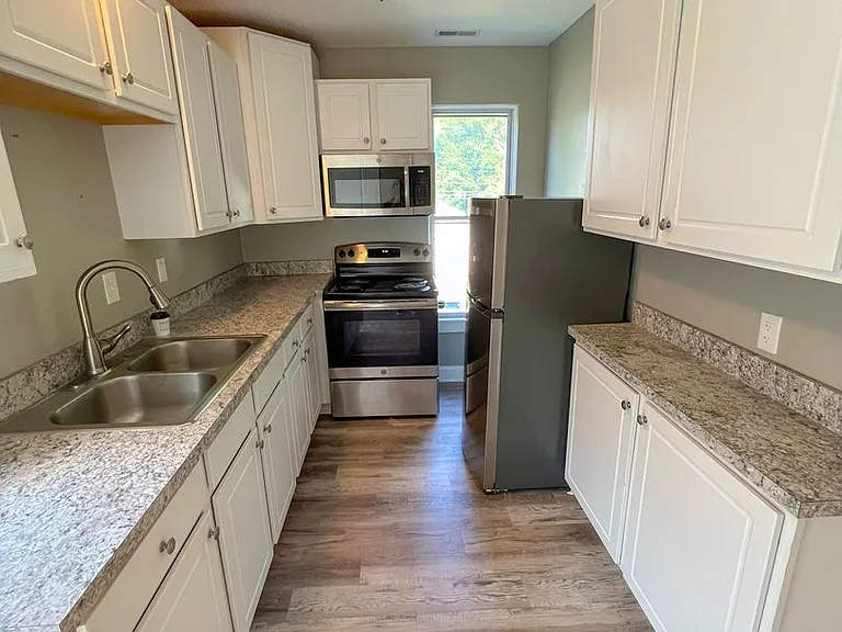 137.5 Avondale Ave — Photo 15