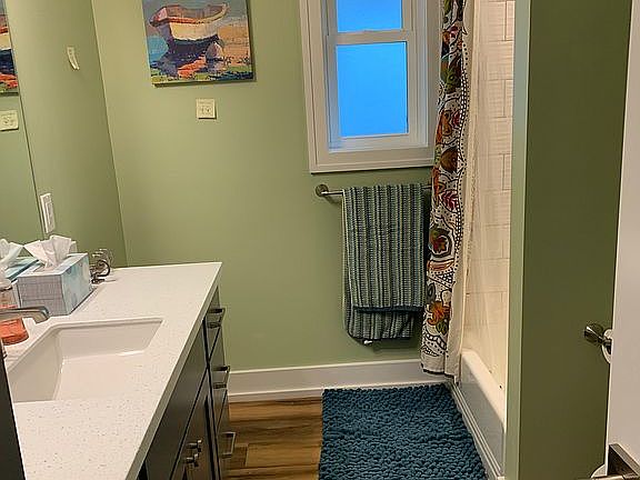4th image of 7014 Silver Lake Dr NE