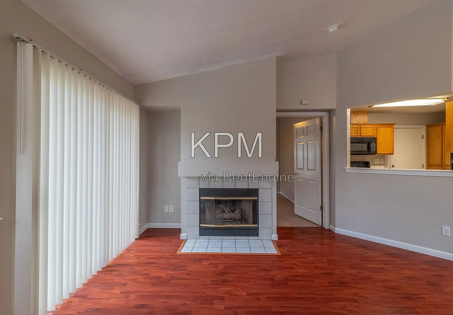 3 bed, 2.0 bath, 1217 sqft, $2,500 — Photo 4