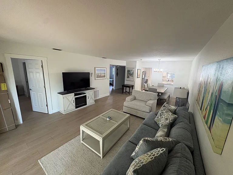 607 Fair Winds Dr — Photo 3