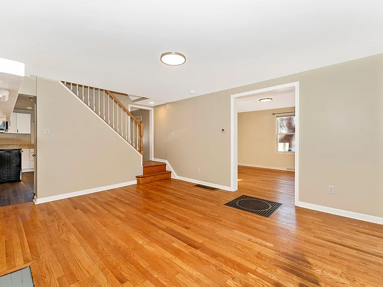 72 Wayside Ave — Photo 12