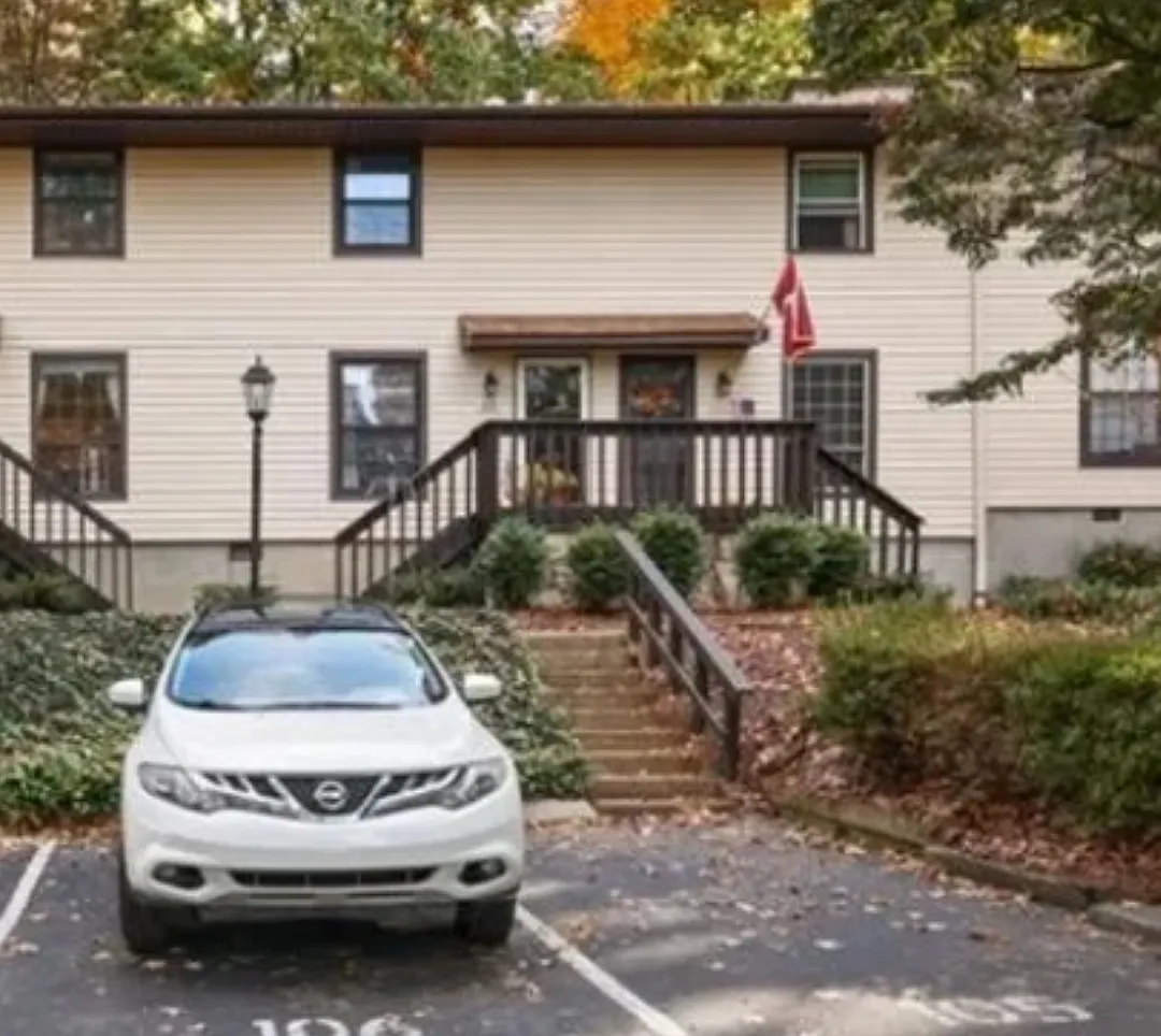 2 bed, 1.5 bath, 1024 sqft, $1,300 — Photo 1