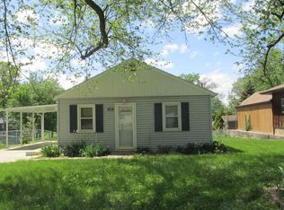 643 S 3rd St, Colona, IL 61241