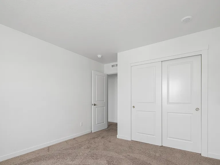 477 W Norwich St — Photo 29