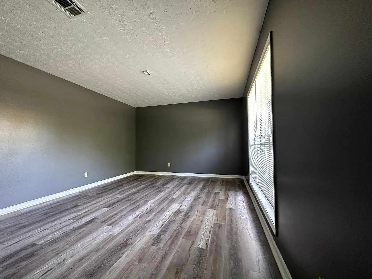 4 bed, 1624 sqft, $1,600 — Photo 2