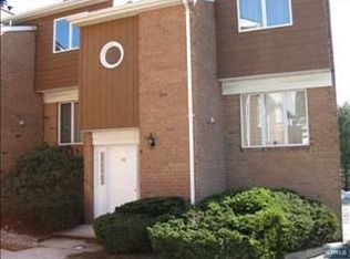 33 Sherwood Ct, River Edge, NJ 07661