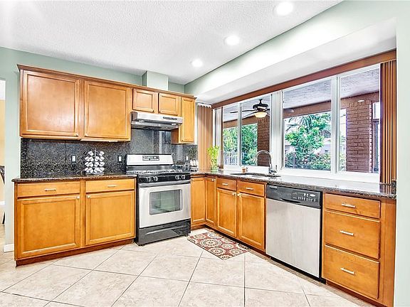 4th image of 11331 NW 30th Street