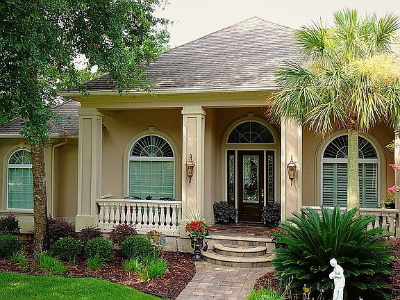 Paver front entryway 