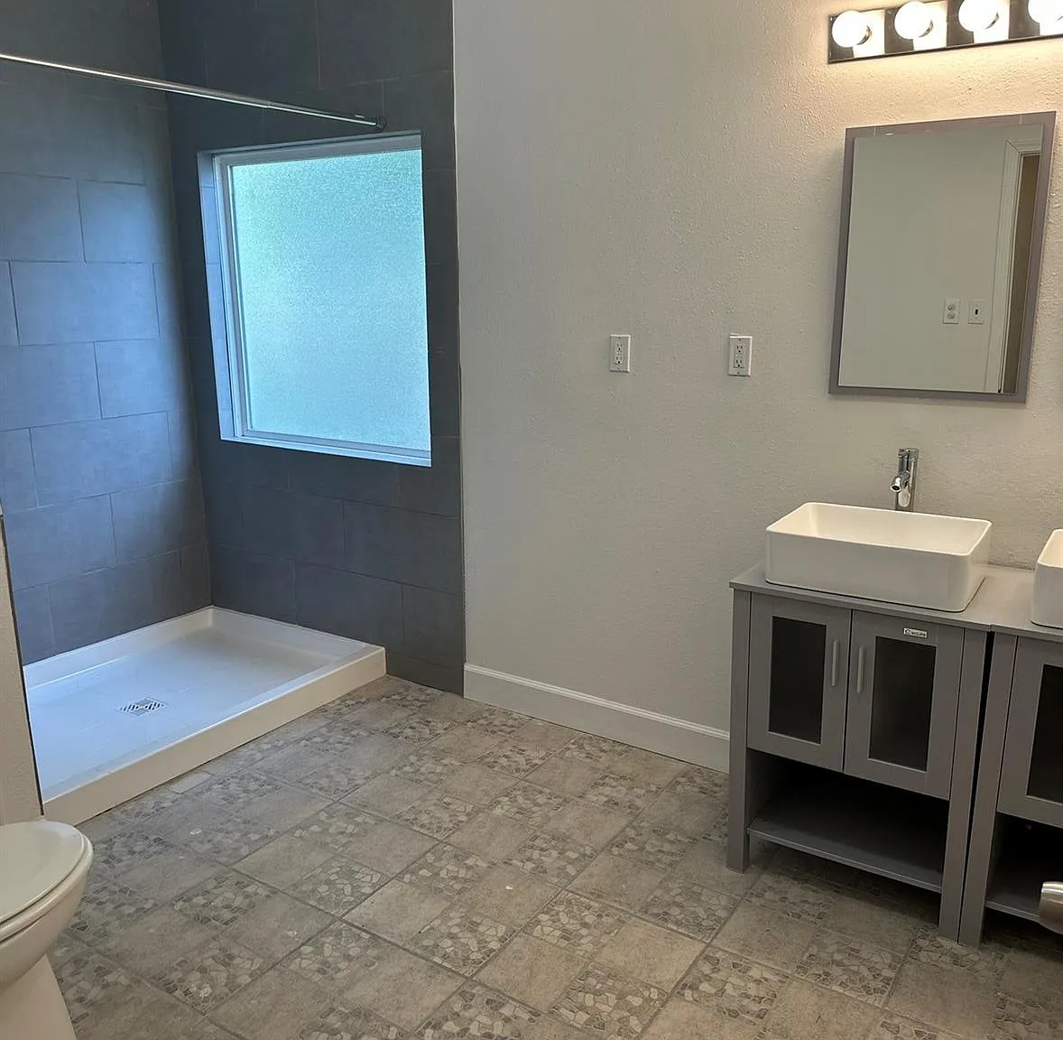 3 bed, 1.0 bath, 1128 sqft, $1,600 — Photo 4