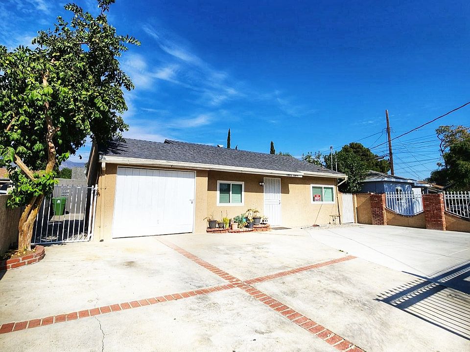 Front house - parking area