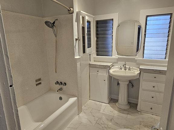 5th image of 1424 N Gardner St APT 106