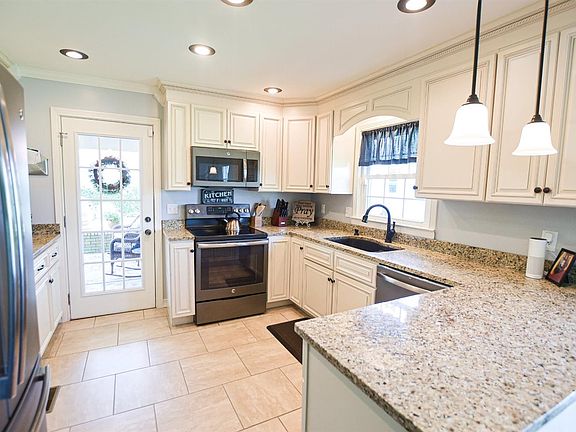 2nd image of 524 Kentucky Dr