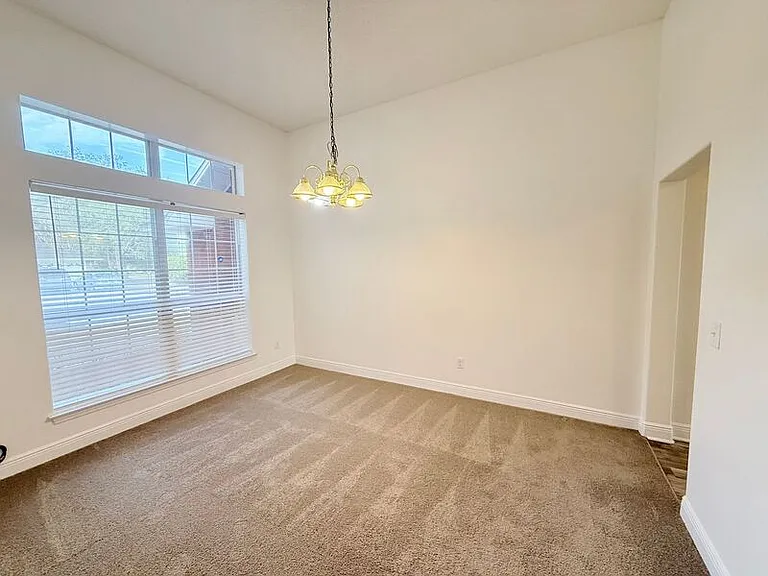 7945 Amethyst Dr — Photo 5