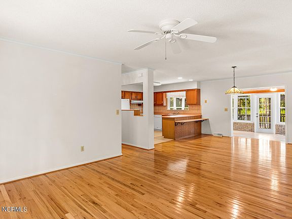 5th image of 1381 S Shore Drive