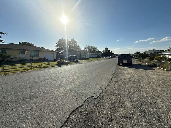4th image of 6022 W Okanogan Loop